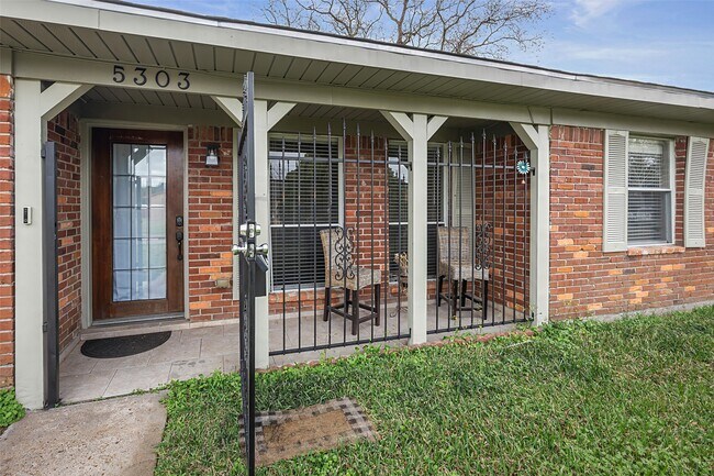 Building Photo - 5303 Heatherbrook Dr