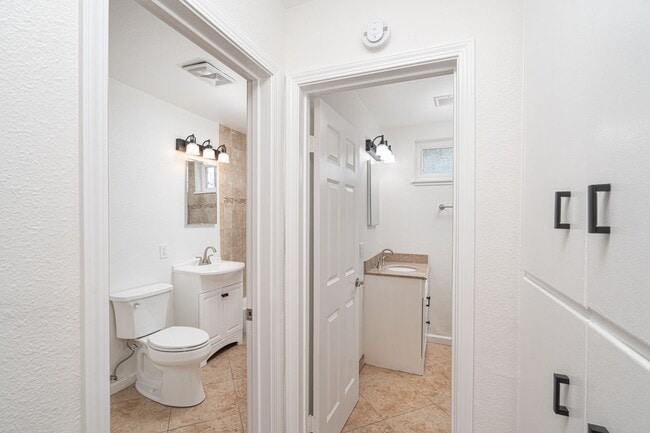 Building Photo - 4 BD/2 BA IN THE HEART OF INDIAN VILLAGE
