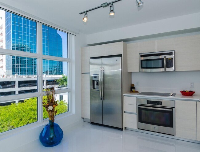 Foto del edificio - 4250 Biscayne Blvd