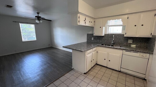 Foto del edificio - 1326 Blair St