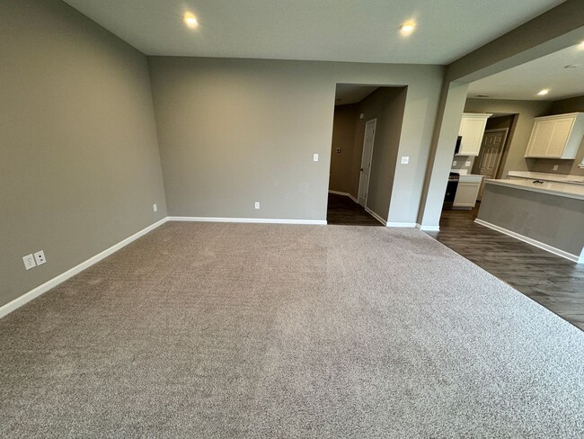 Building Photo - 2933 Creekridge Ct