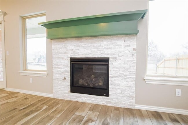 Foto del edificio - 3516 Lakeside Dr