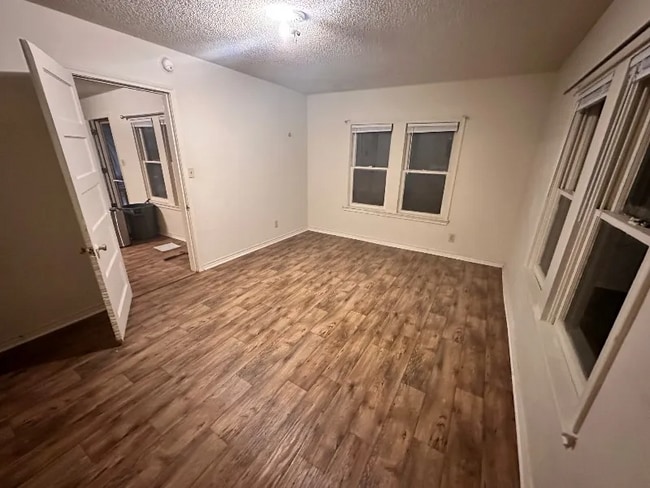 Building Photo - 228 Wall Dr