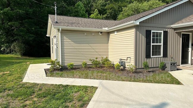 Building Photo - 112 Bennett Ln