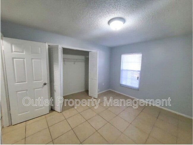 Foto del edificio - 1705 Ridgewood Ln