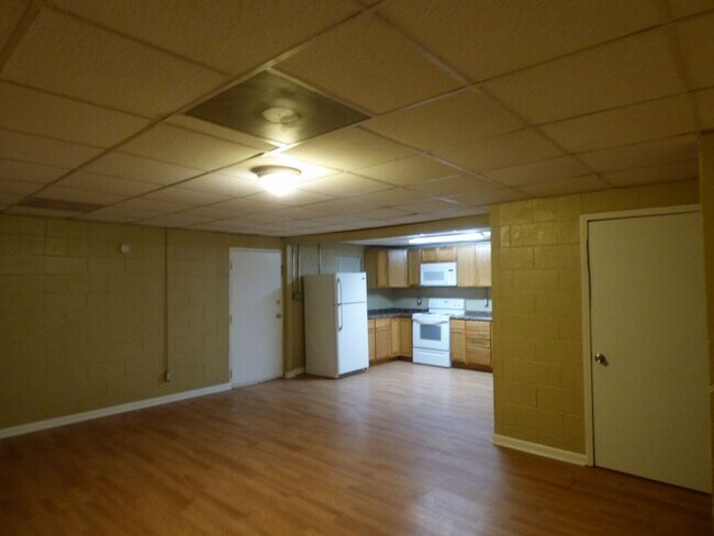Building Photo - 8 Anderson St - Unit B - Available Now