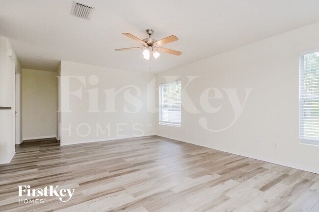 Foto del edificio - 17006 Falconridge Rd