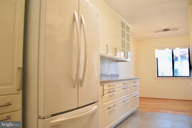 Foto del edificio - 2850 Dover Ln