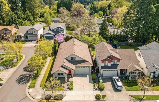 Building Photo - Beautiful 4-Bed 2-Bath Home with Great Fea...