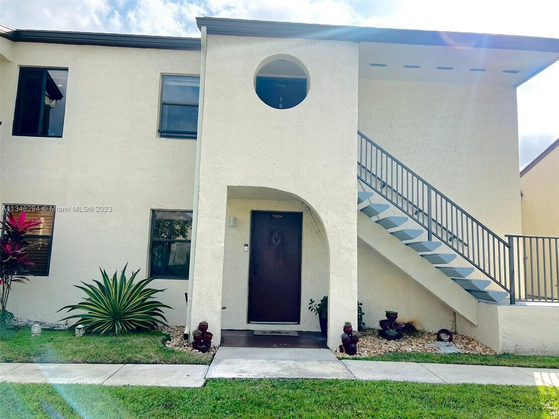 Primary Photo - 11304 Taft St