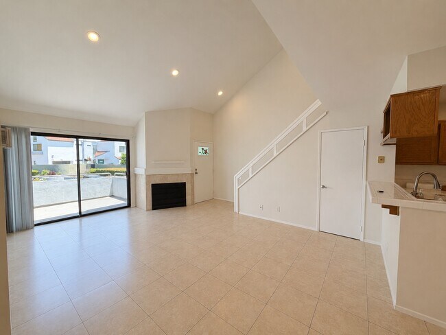 Building Photo - 1158 Tivoli Ln