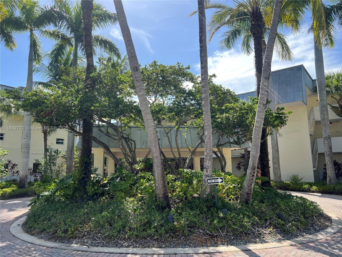 Foto principal - 8950 SW 69th Ct