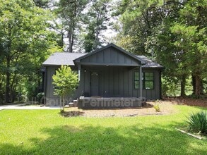 Building Photo - 2107 Pinehurst Dr