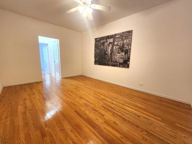 Foto principal - 1 bedroom in SUNNYSIDE NY 11104