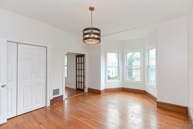 Building Photo - 134 Vine St