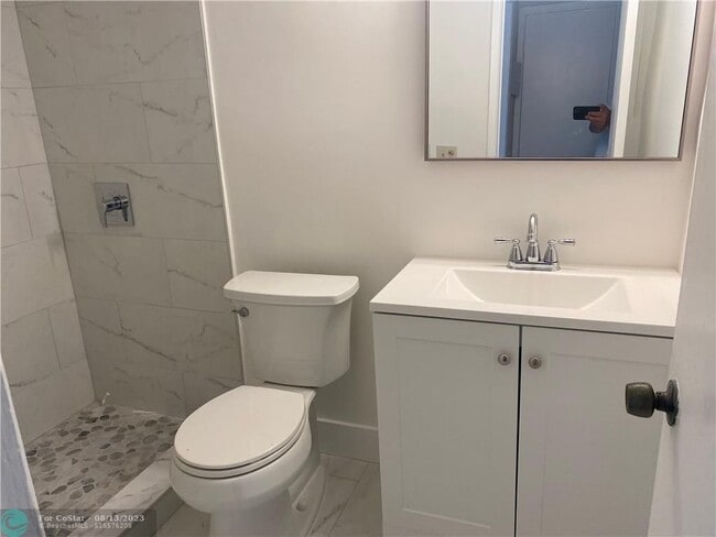 Building Photo - 1818 E Oakland Park Blvd