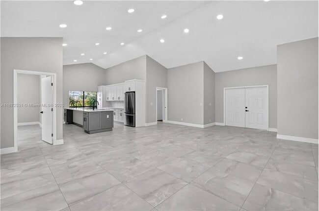 Building Photo - 9581 El Clair Ranch Rd