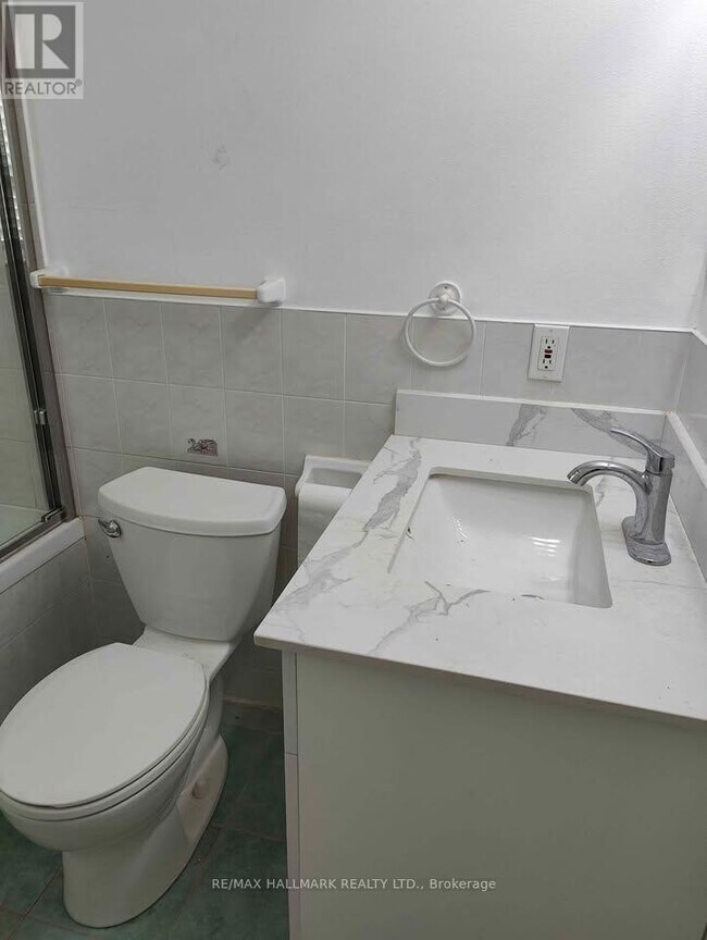 Photo du bâtiment - 372 Woodbine Ave