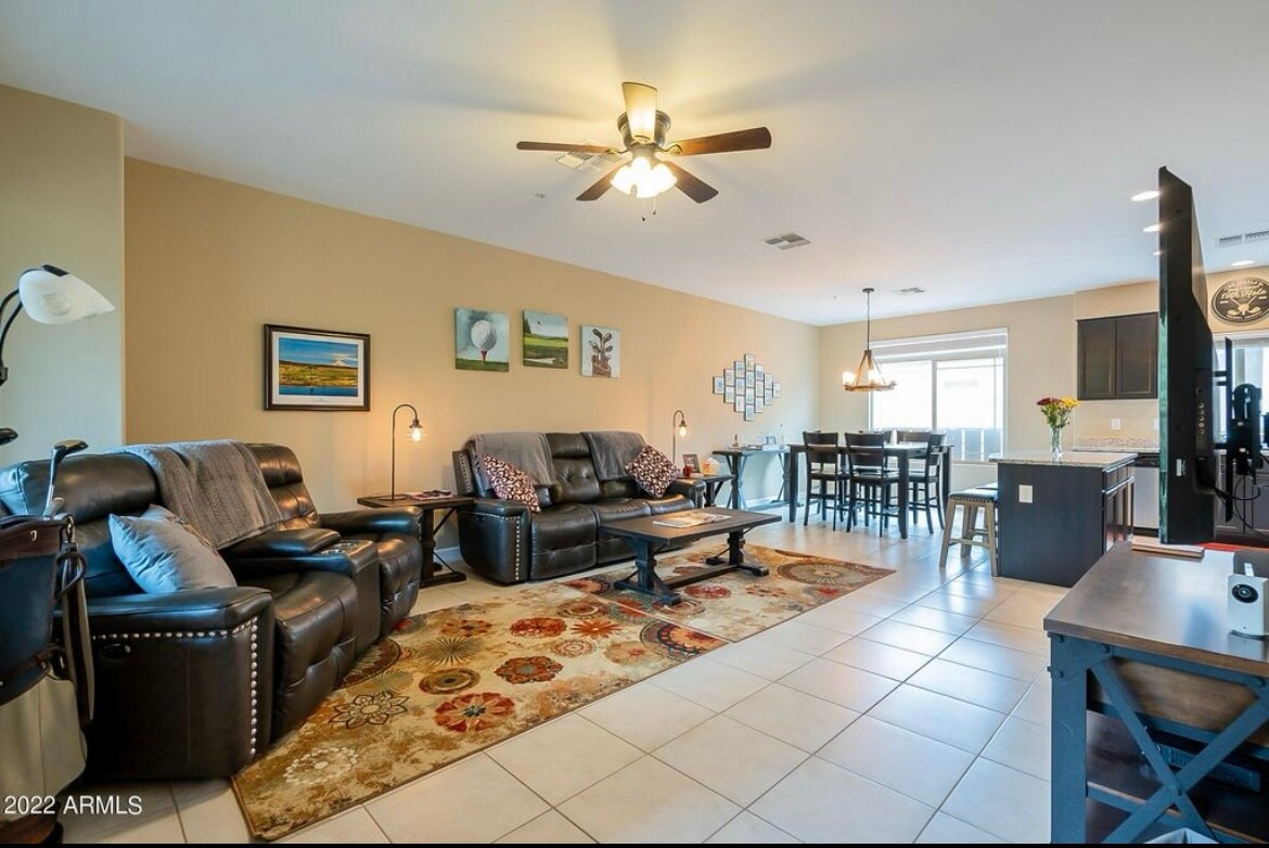 Foto principal - 240 W Juniper Ave
