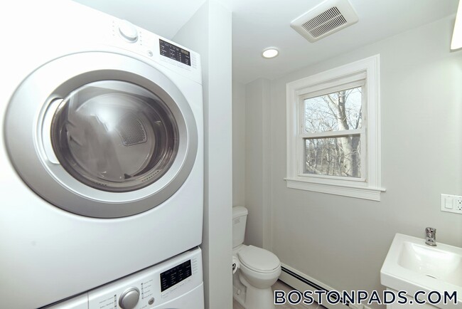 Building Photo - 10 Duffley Ct