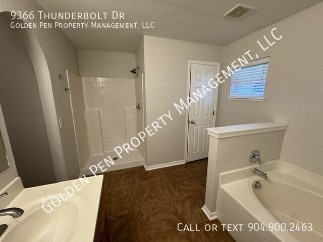 Foto del edificio - 9366 Thunderbolt Dr