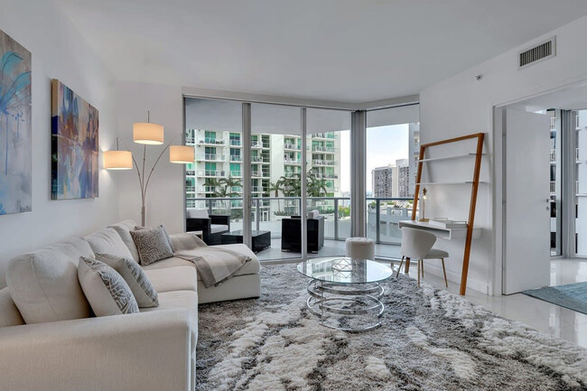 Foto del edificio - 1300 Brickell Bay Dr