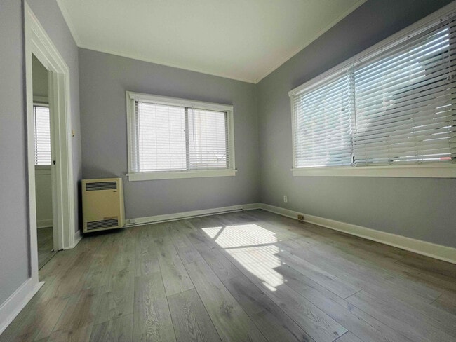 Building Photo - 240 S Reeves Dr