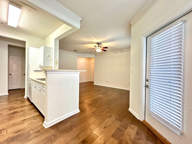 Foto del edificio - 2 Bedroom, 2 Bath Condo in Southampton Poi...