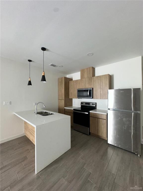 Building Photo - 1204 W Platinum Dr