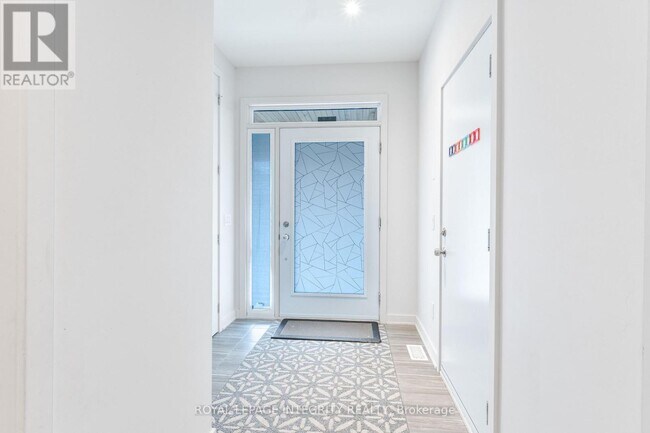 Photo du bâtiment - 532 Tenor Rdg