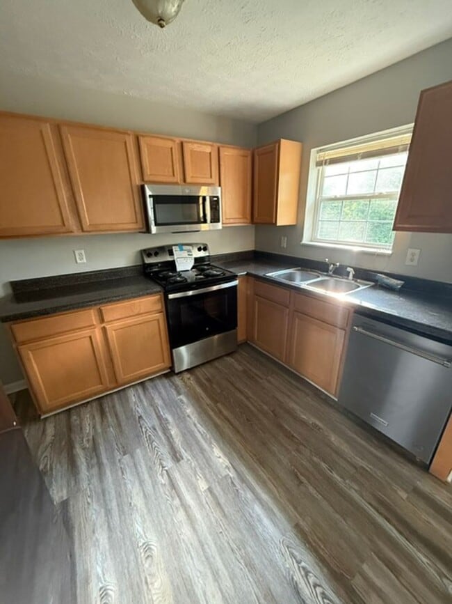 Building Photo - 1721 Sparrow Ln