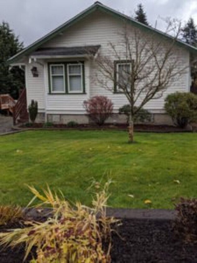 Primary Photo - 3-bedroom, 1-bathroom home in the heart of...