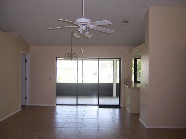 Foto del edificio - 2163 SE Shelter Dr
