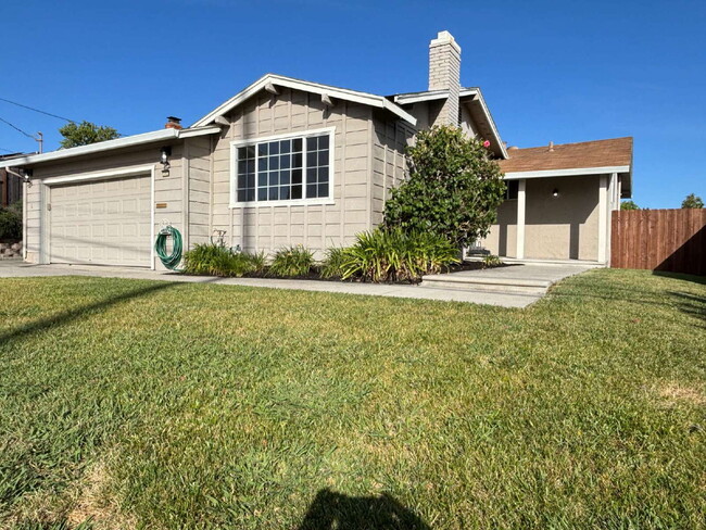 Foto del edificio - Charming Concord Retreat: 3-Bedroom Gem wi...