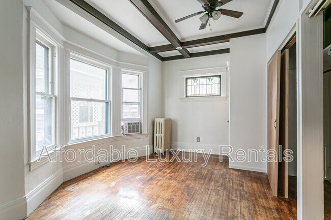 Foto del edificio - 336 S Goodman St
