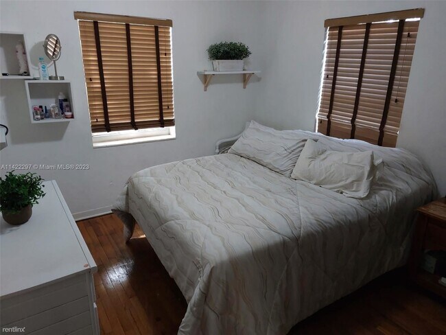 Foto del edificio - 2 br, 1 bath House - 4025 SW 62nd Ct