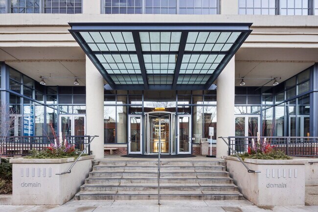 Building Photo - 900 N Kingsbury St