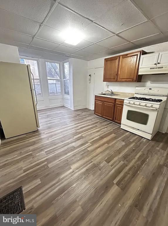 Foto del edificio - 99 N Laurel St