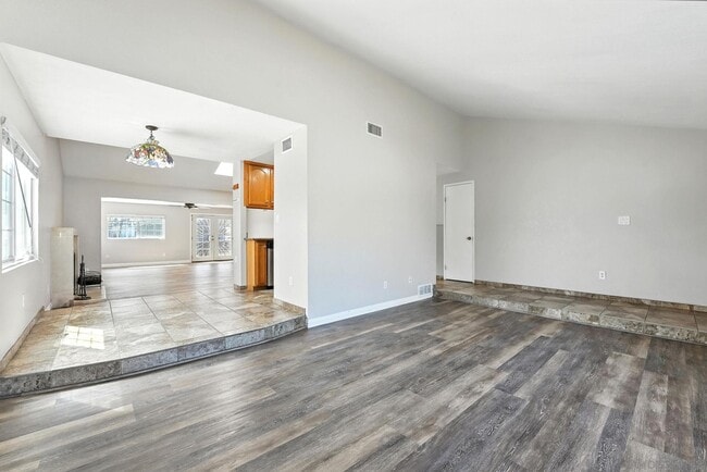Foto del edificio - 4439 Powderhorn Dr