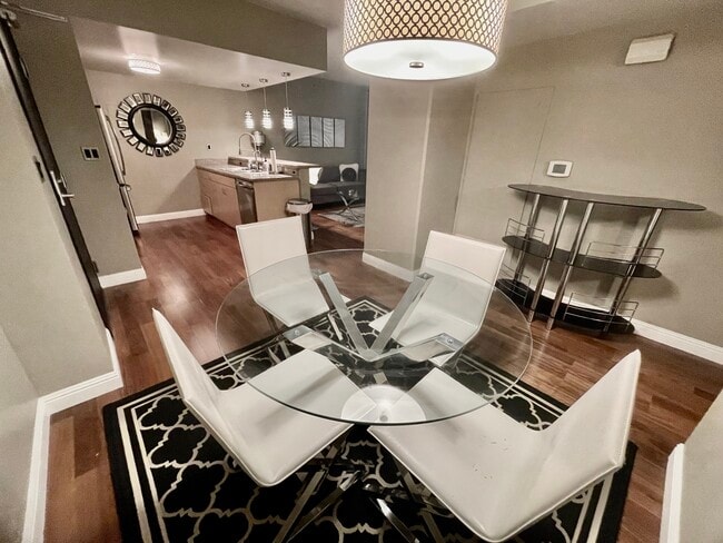 Foto del edificio - 425 W Beech St