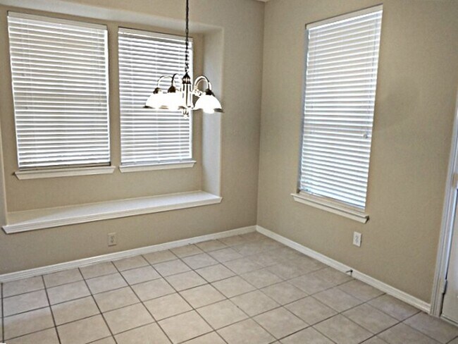 Building Photo - 4807 Chase Ct Dr