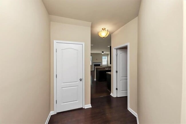 Building Photo - 182 Townview Dr