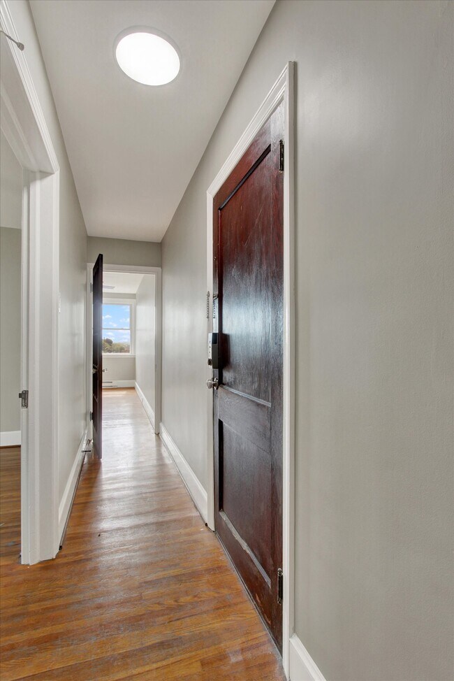 Foto del edificio - 715-717 Oak Hill Ave