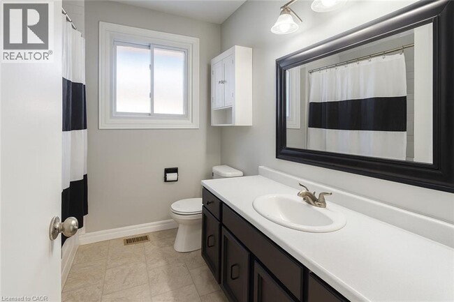 Building Photo - 14 Grenadier Rd