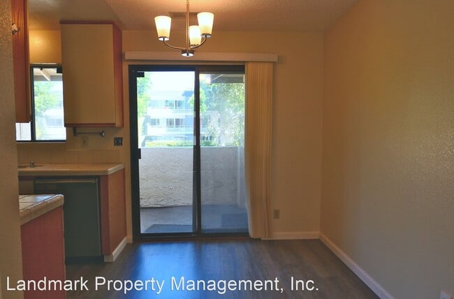 Building Photo - 695 S Knickerbocker Dr