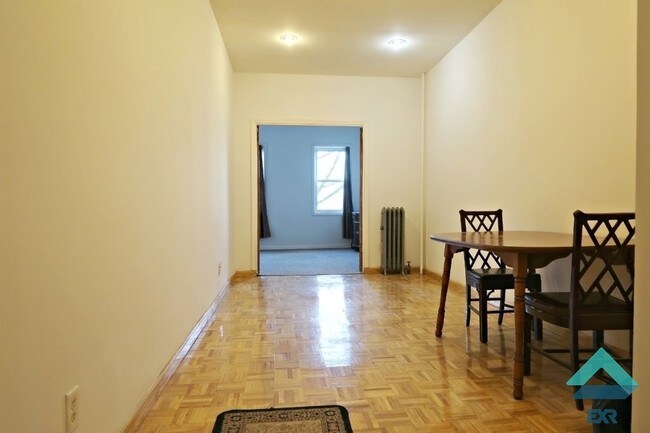Building Photo - 539 Graham Ave