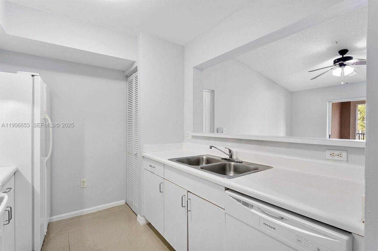 Photo - 6600 Northeast 22nd Way, Fort Lauderdale, FL 33308 - 2 BR 2 BA condo