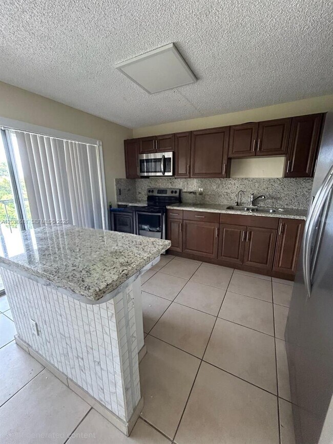 Foto del edificio - 17000 NW 67th Ave