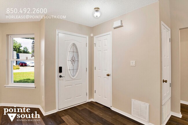 Foto del edificio - 4036 Shorewood Dr