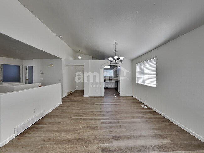 Foto del edificio - 14354 S Debrian Way